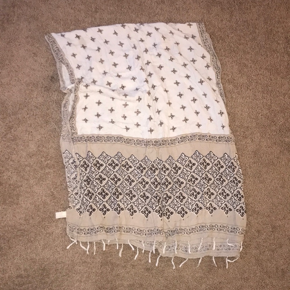 Women’s fashion scarf